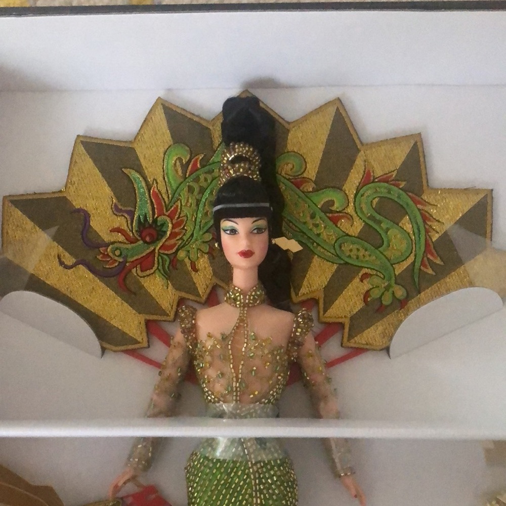 💚EUC 1998 Fantasy Goddess of Asia Barbie Doll💚 - Picture 4 of 12